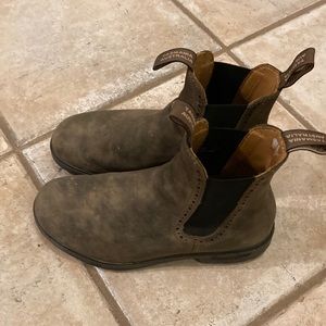 Blundstone Chelsea boot!